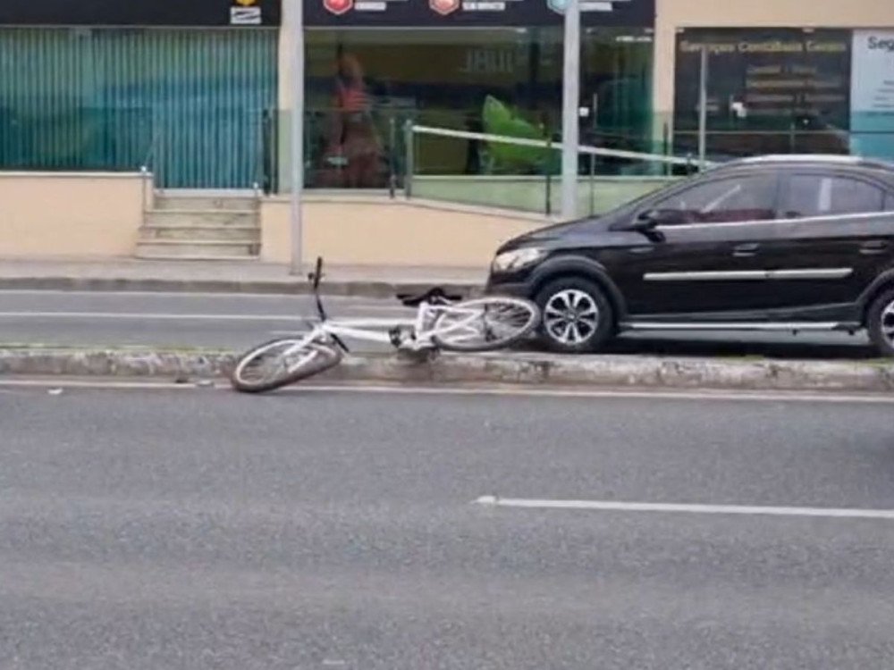 Ciclista e motociclista se envolvem em acidente em Blumenau