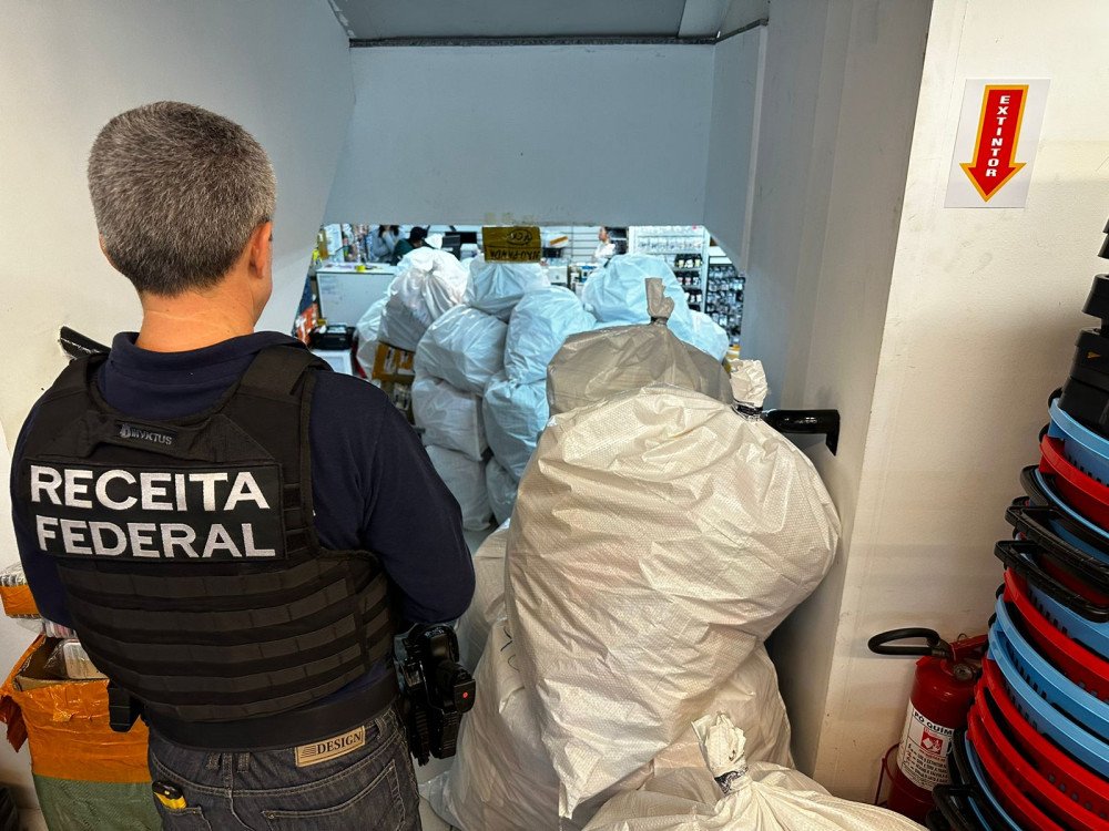Vídeo: Receita Federal apreende R$ 2 milhões em produtos falsificados em Blumenau