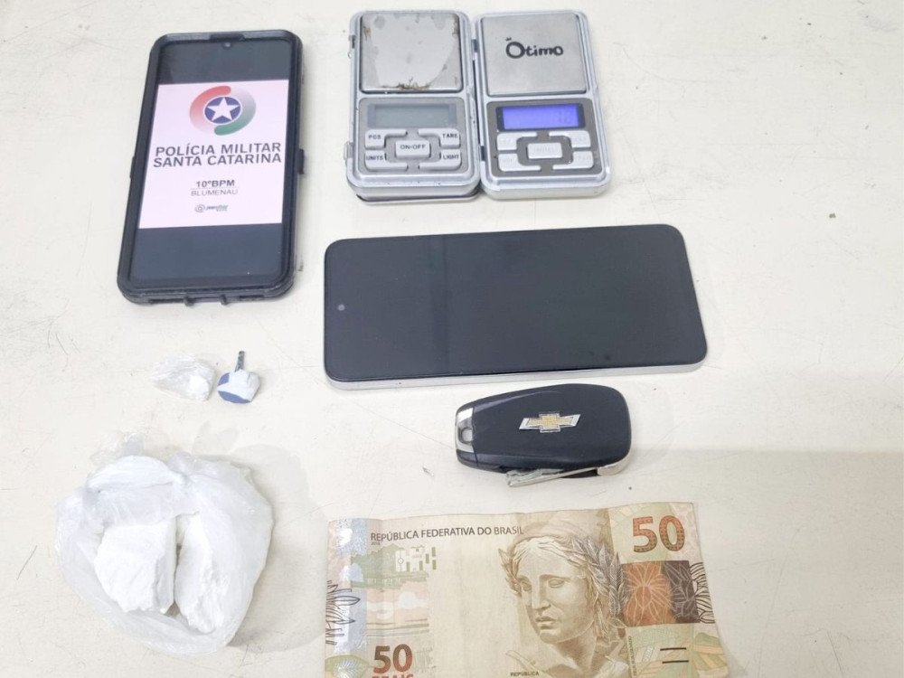 Polícia Militar prende homem por tráfico de drogas no bairro Vila Nova