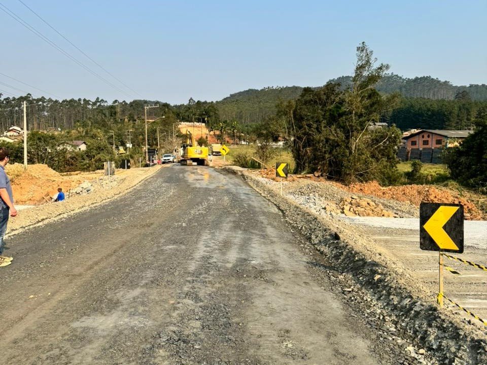 Liberado o tráfego de veículos em trecho da SC-477 em Doutor Pedrinho