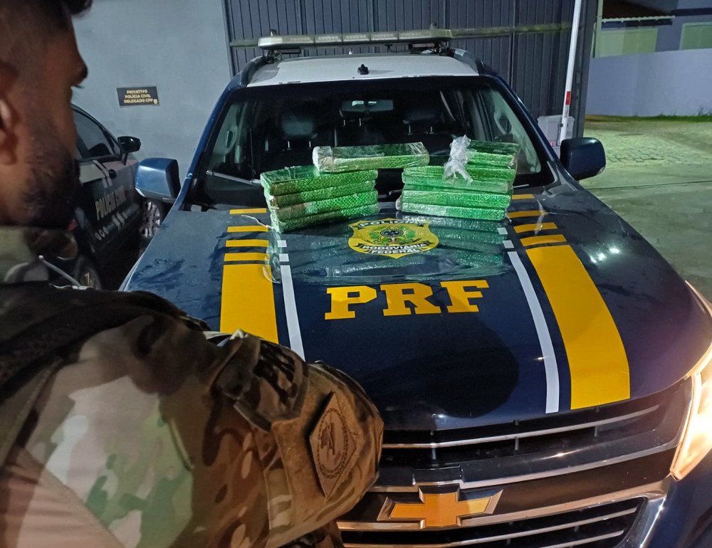 PRF apreende 10 kg de maconha após perseguição na BR-101 em Tubarão