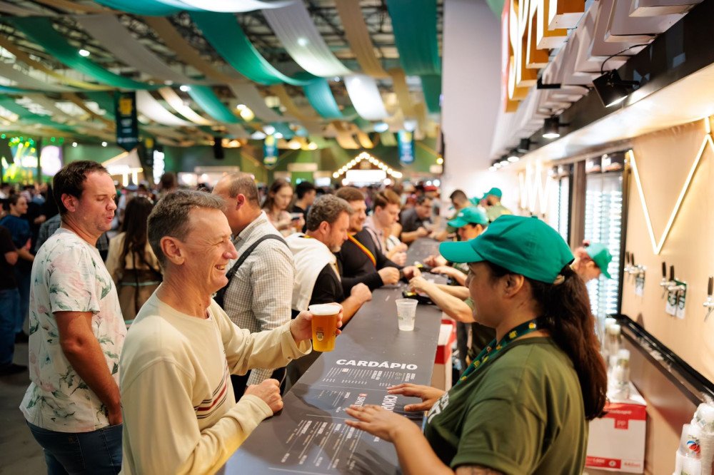 Oktoberfest Blumenau: saiba como se candidatar nas vagas disponíveis na festa