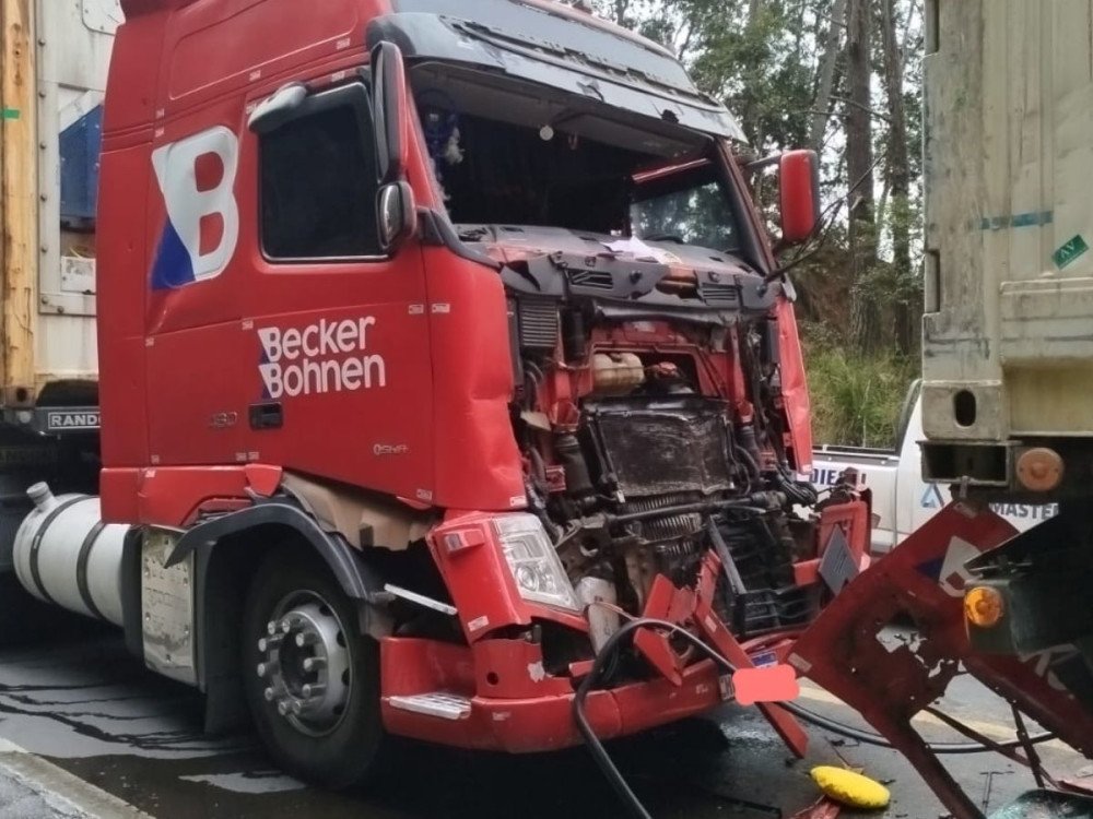 Engavetamento na BR-470 em Agronômica deixa rodovia fechada por horas