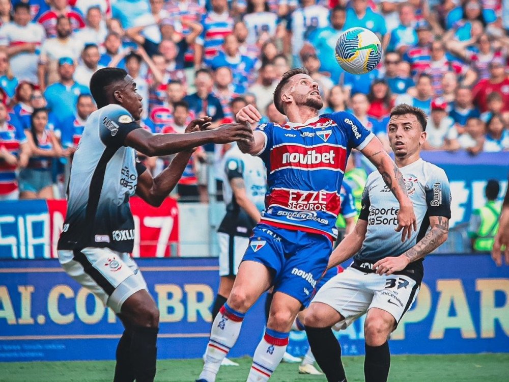 Fortaleza assume liderança do Brasileiro com vitória sobre Corinthians
