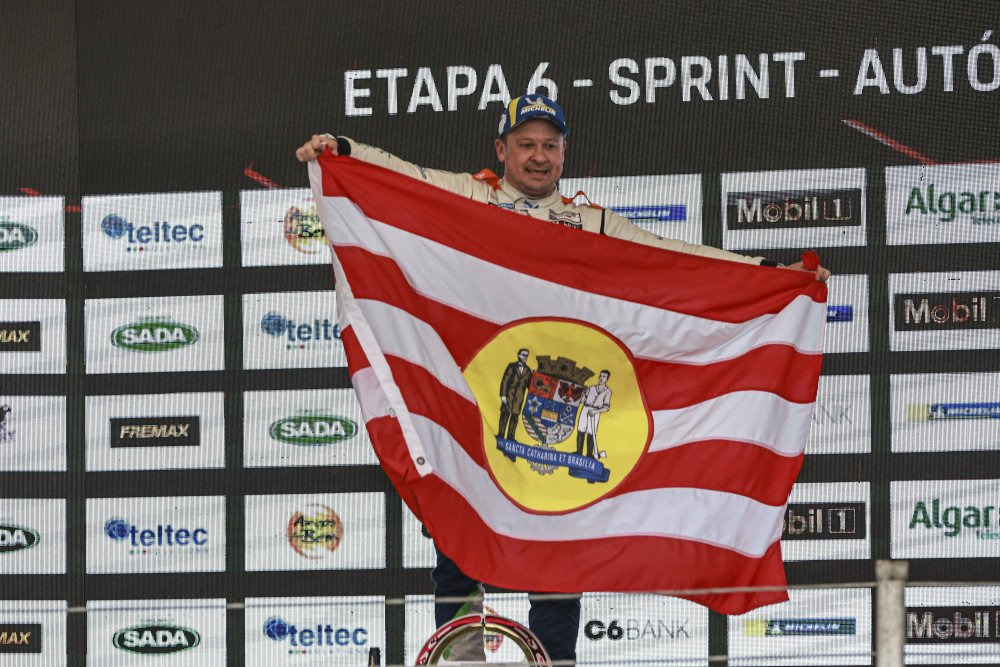 Piloto de Blumenau conquista pódio em etapa da Porsche Cup 2024