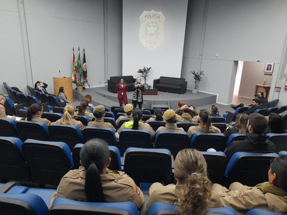 SC recebe curso nacional de atendimento à mulher em situação de violência