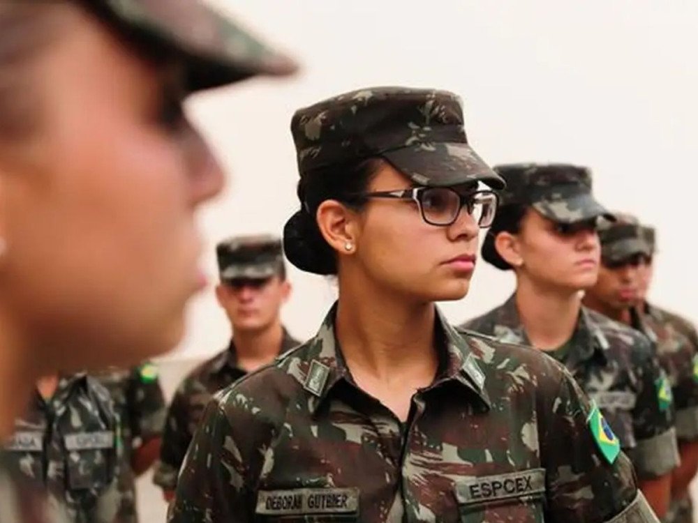 Mulheres poderão se alistar no serviço militar aos 18 anos