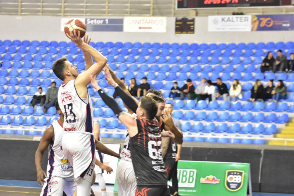 Blumenau conquista terceira vitória seguida no Estadual de Basquete Masculino