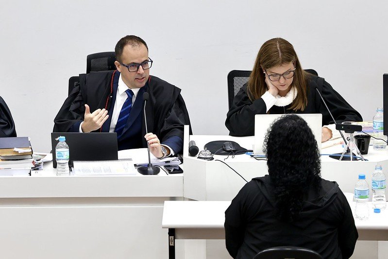 “A gente revive todo dia essa dor”, afirma auxiliar de classe em depoimento comovente sobre o ataque à creche de Blumenau