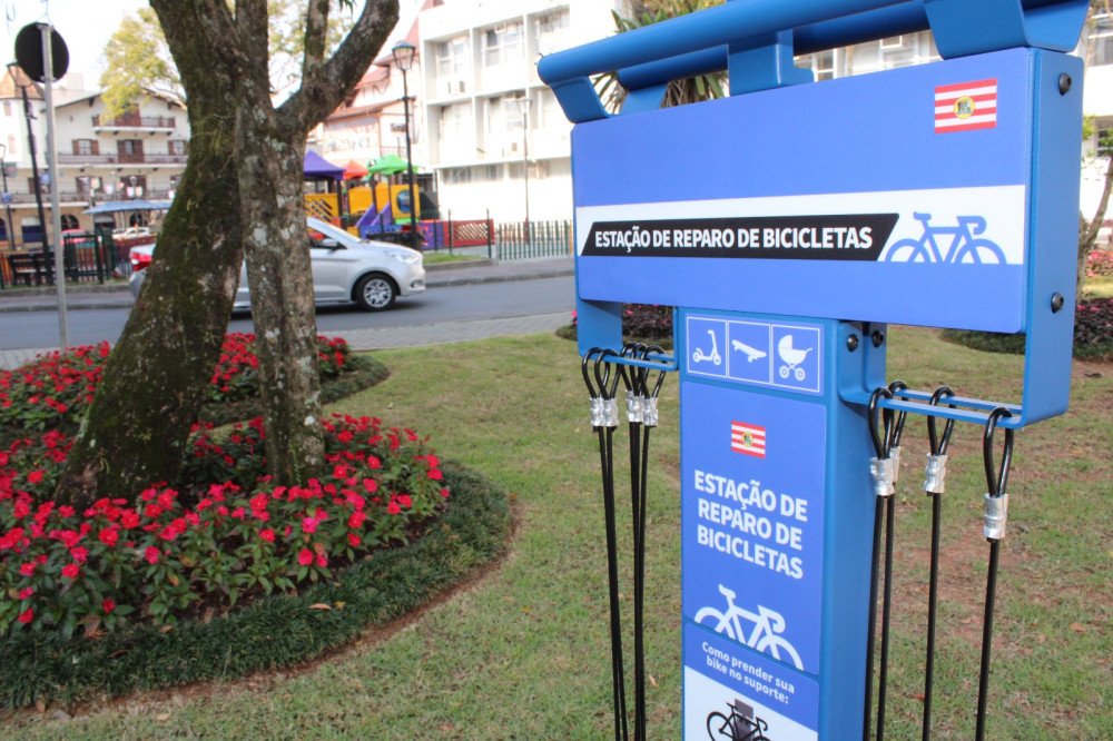 Estações de reparo para bicicletas são instaladas em Blumenau