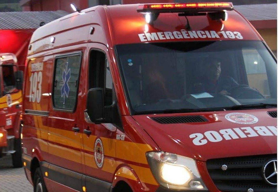 Jovem de 22 anos morre em grave acidente na rua Pomerode, em Blumenau