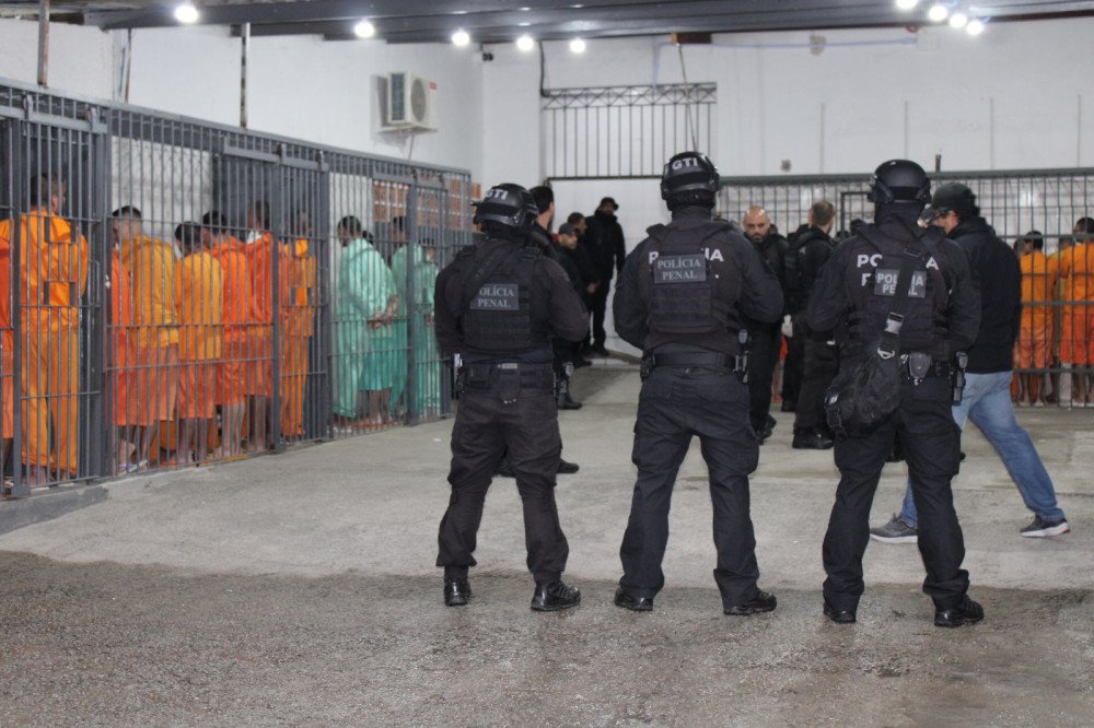 Maior transferência da história do estado: SC encaminha 50 presos para o RS