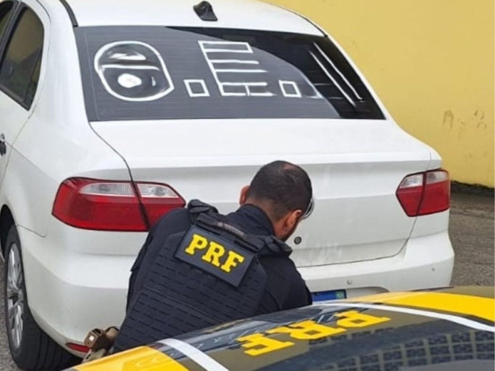 Homem é preso por adulterar placas de um carro com fita adesiva em Joinville