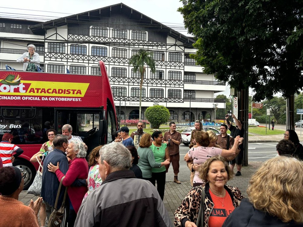 Oktoberfest Blumenau: ações são promovidas para marcar os 30 dias do início da festa