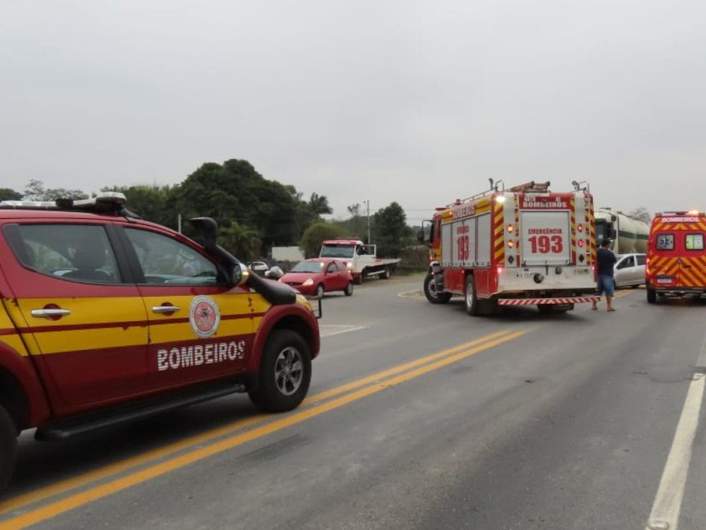 Acidente na BR-470 em Blumenau envolve quatro veículos e deixa feridos