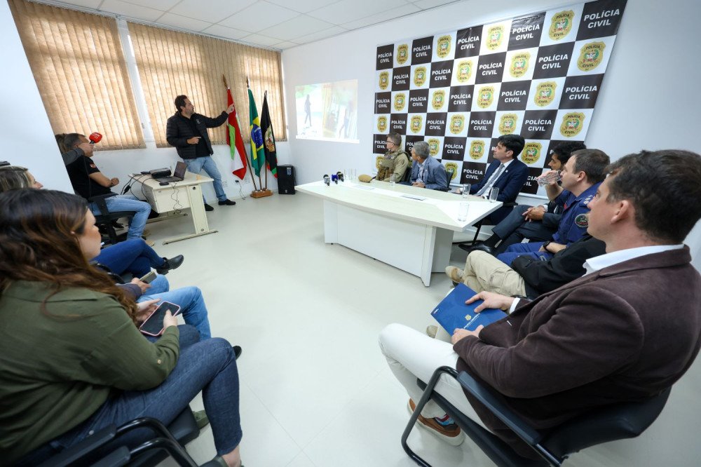 Polícia Civil indicia quatro pessoas por incêndio criminoso a um caminhão de coleta em Florianópolis