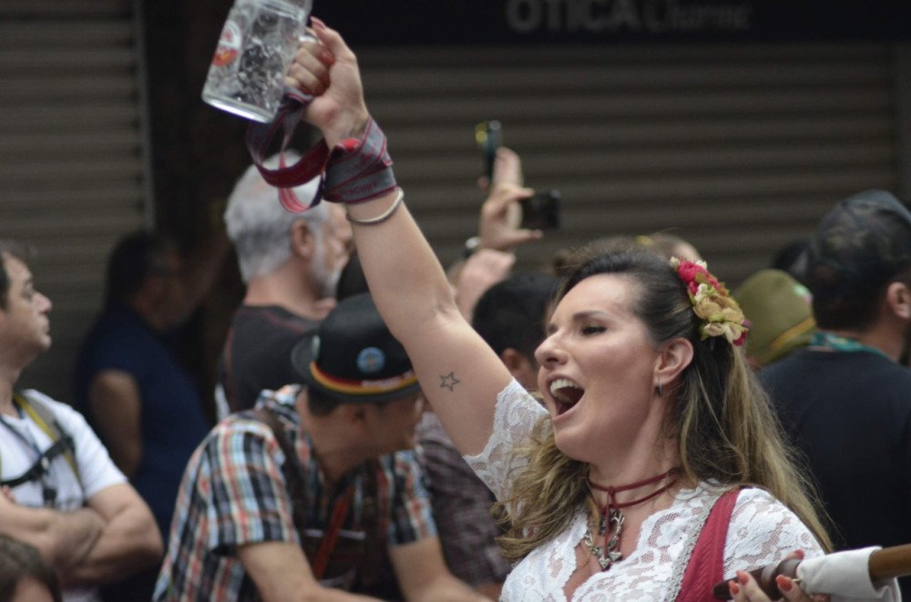 Oktoberfest Blumenau: Pré-cadastro para participar dos desfiles abre nesta quarta