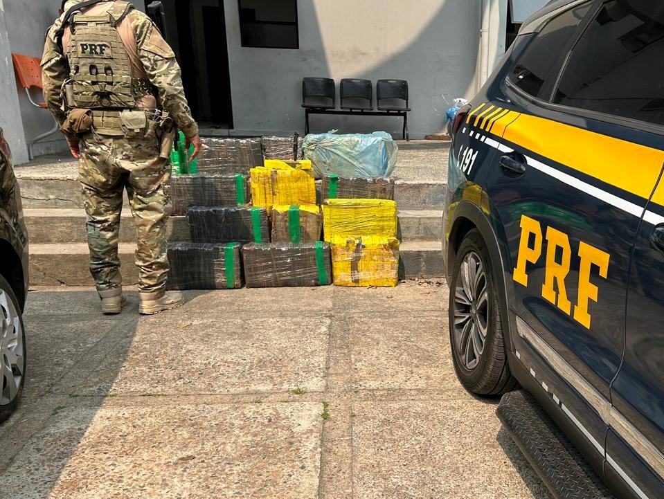 Mais de 200 kg de maconha são apreendidos pela PRF na BR-101 em Joinville