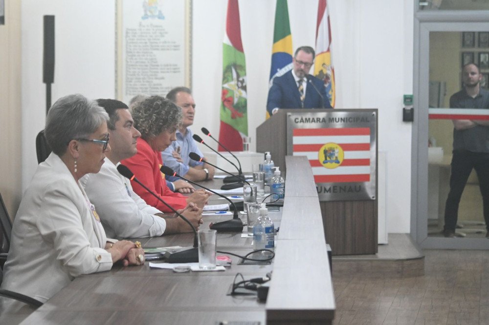 Fotos: candidatos à Prefeitura de Blumenau mostram propostas em debate promovido pelo Portal Alexandre José