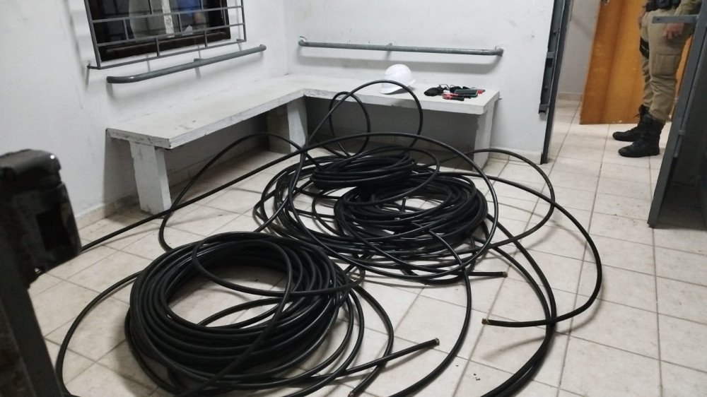 Casal é preso em flagrante por furto de cabos telefônicos em Brusque