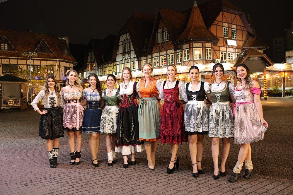 Oktoberfest Blumenau: veja quem são as finalistas do concurso da realeza 2025