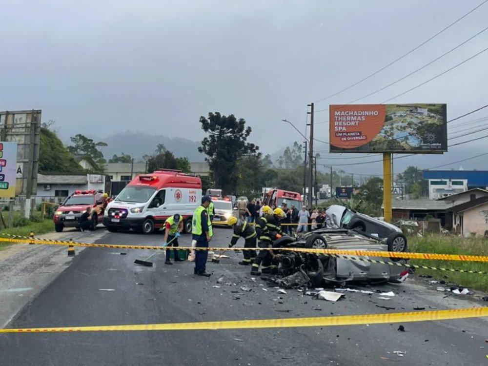 Grave acidente na Rodovia Ivo Silveira, em Gaspar, mata uma pessoa na manhã desta segunda-feira