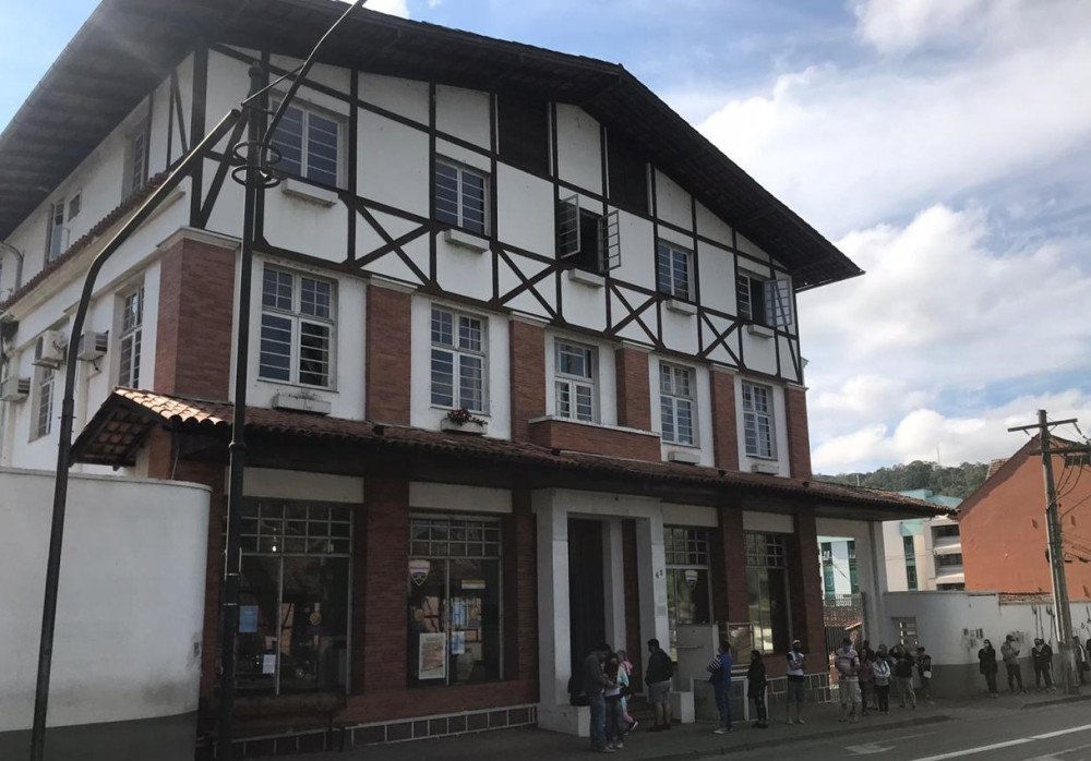 Greve dos trabalhadores da Celesc fecha lojas em SC; serviços essenciais seguem normais