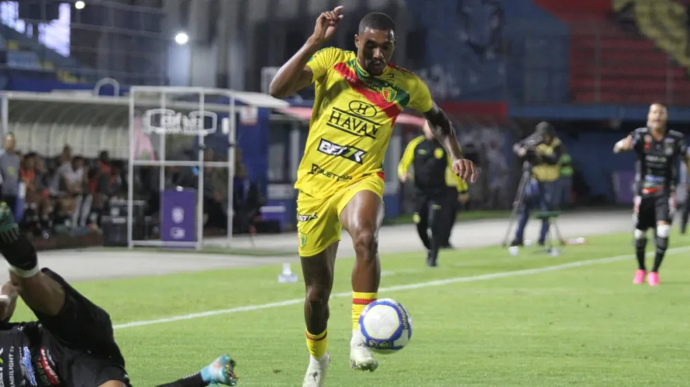 Série B: Brusque busca vitória para se afastar do Z-4 nesta segunda-feira