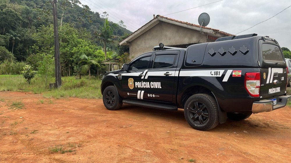 Doze mandados de busca são cumpridos em operação contra fraudes bancárias na região de Blumenau