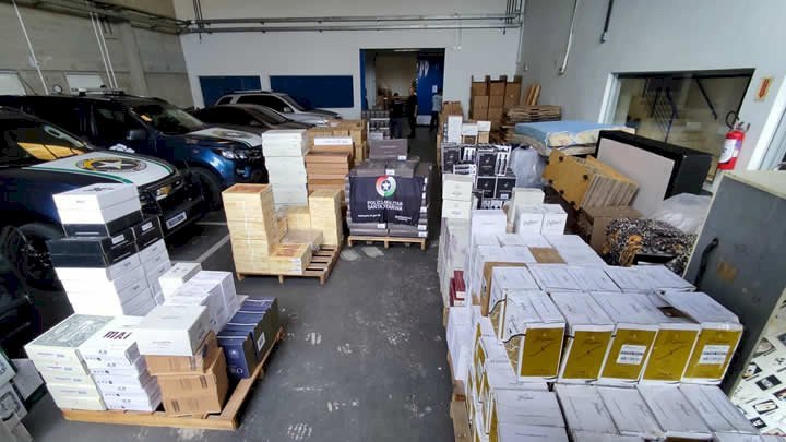 Polícia Militar apreende mais de oito mil garrafas de vinho em Águas Mornas