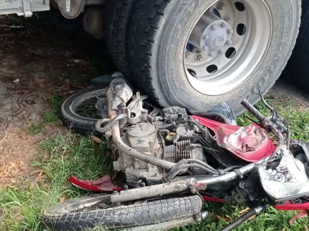 Motociclista de 59 anos morre após batida com caminhão na SC-421, em Pomerode