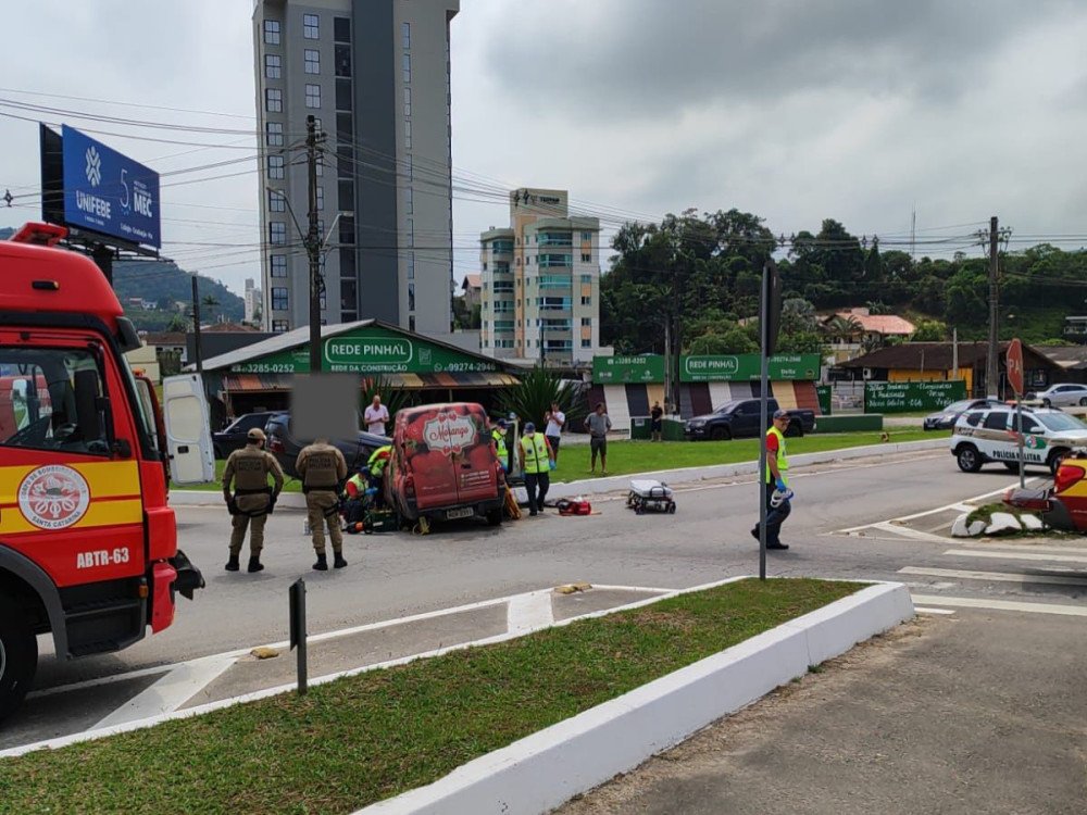 Homem de 22 anos é levado ao hospital após acidente em Gaspar