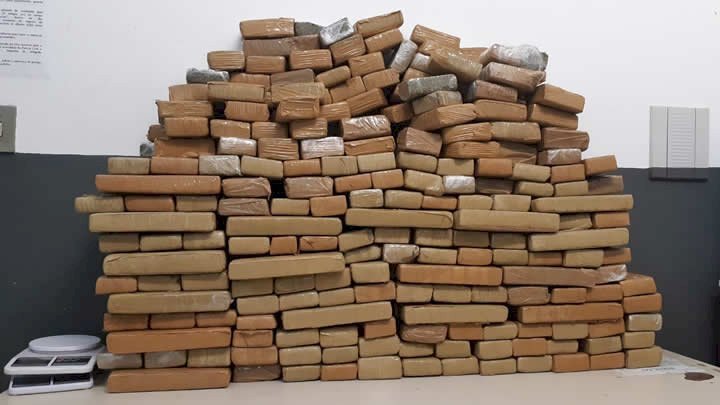 Casal é preso com 150 kg de maconha em carro na SC-401 em Florianópolis