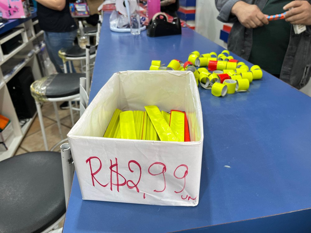 Operação apreende pulseiras infantis que oferecem risco à saúde e não possuem informações obrigatórias em SC