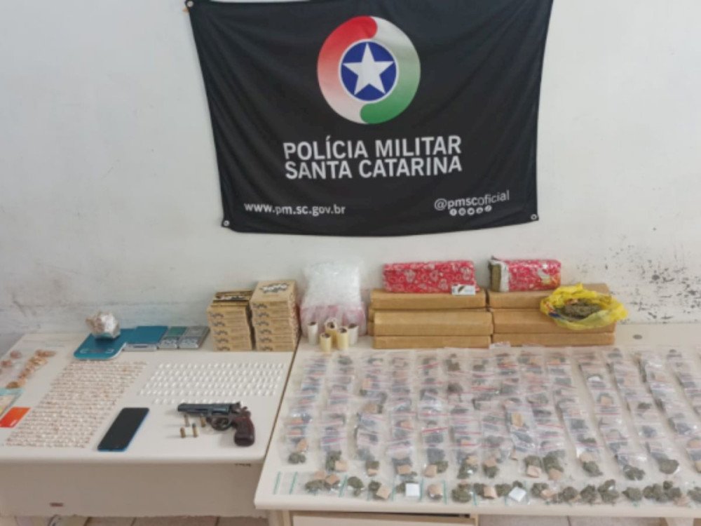 Polícia Militar prende homem com drogas e arma de fogo em Joinville