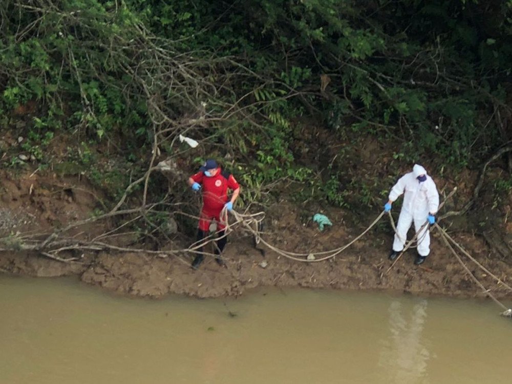 Vídeo: Corpo é encontrado boiando no rio Itajaí-Açu em Blumenau