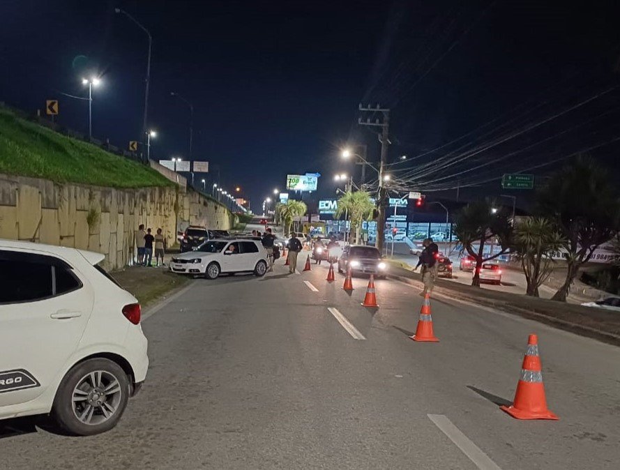 Ação conjunta flagra motoristas sob efeito de álcool na BR-101 em São José