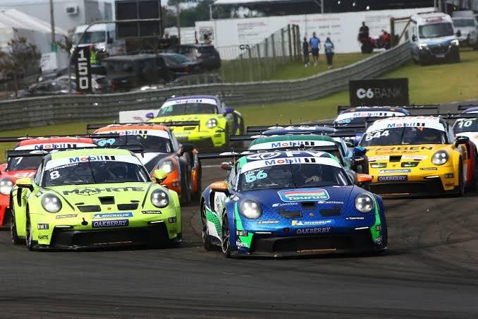 Evento com carros da Porche Cup Brasil arrecada brinquedos