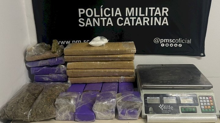 Homem é detido pela Polícia Militar com drogas em Brusque