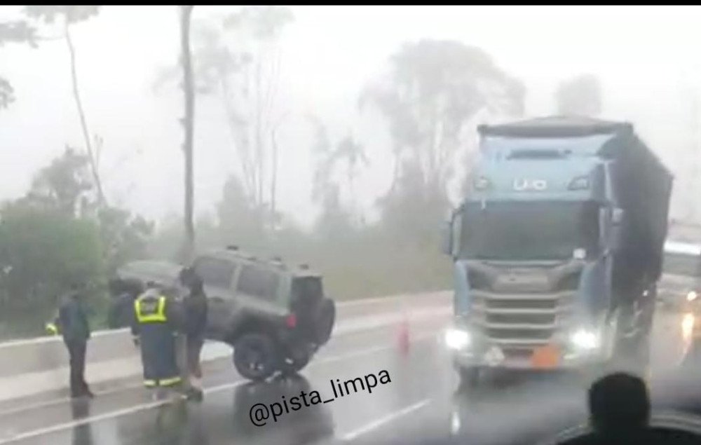 Cantor da dupla Rick e Renner sofre acidente na BR-282 em Águas Mornas