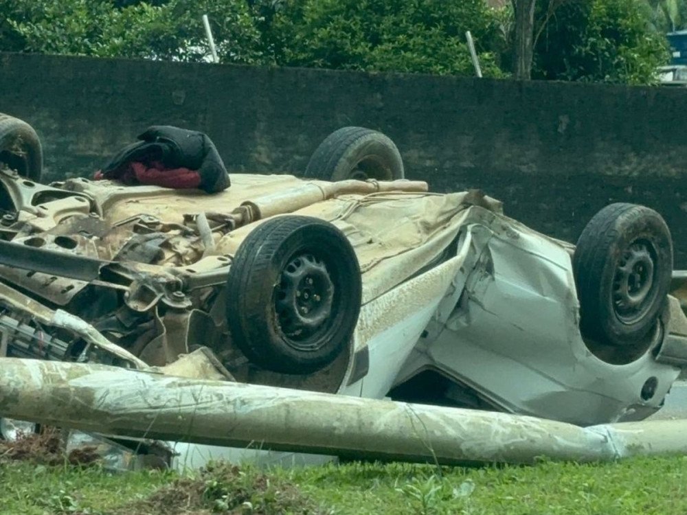 Vídeo: Jovem de 19 anos fica ferido em acidente na Via Expressa em Blumenau