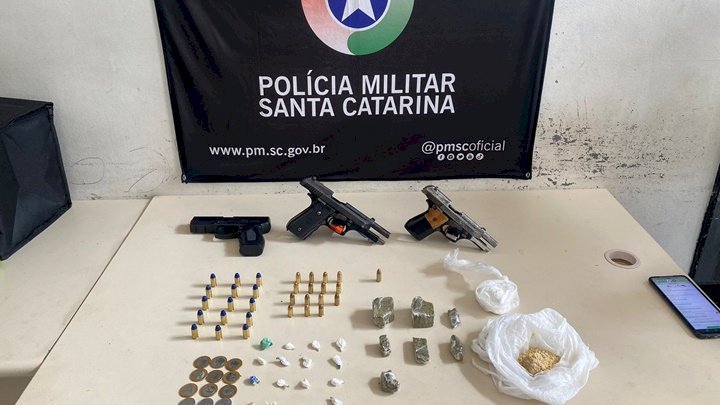 Polícia Militar apreende armas, munições e drogas em Joinville