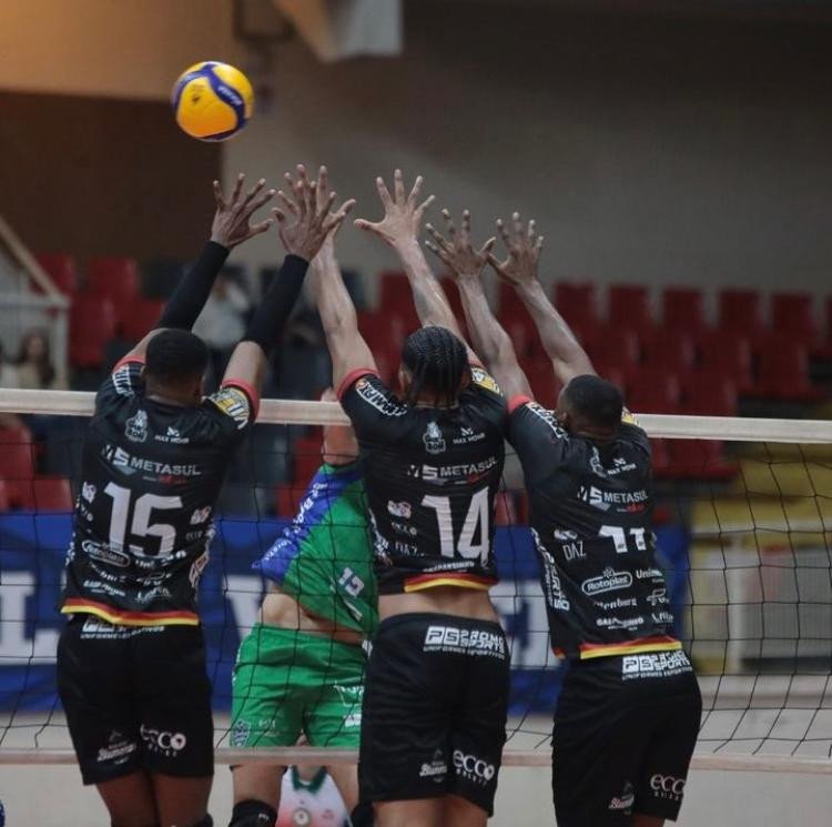 Apan segue preparação para a estreia na Superliga de Vôlei