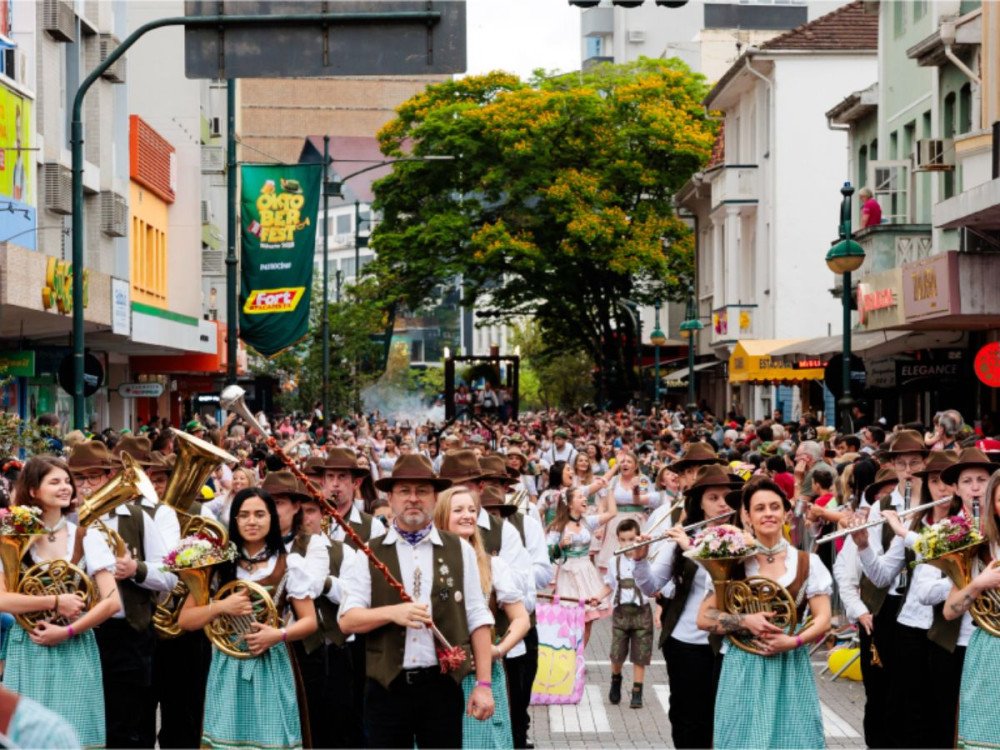 Oktoberfest Blumenau: Desfile de abertura da festa é cancelado por conta da chuva