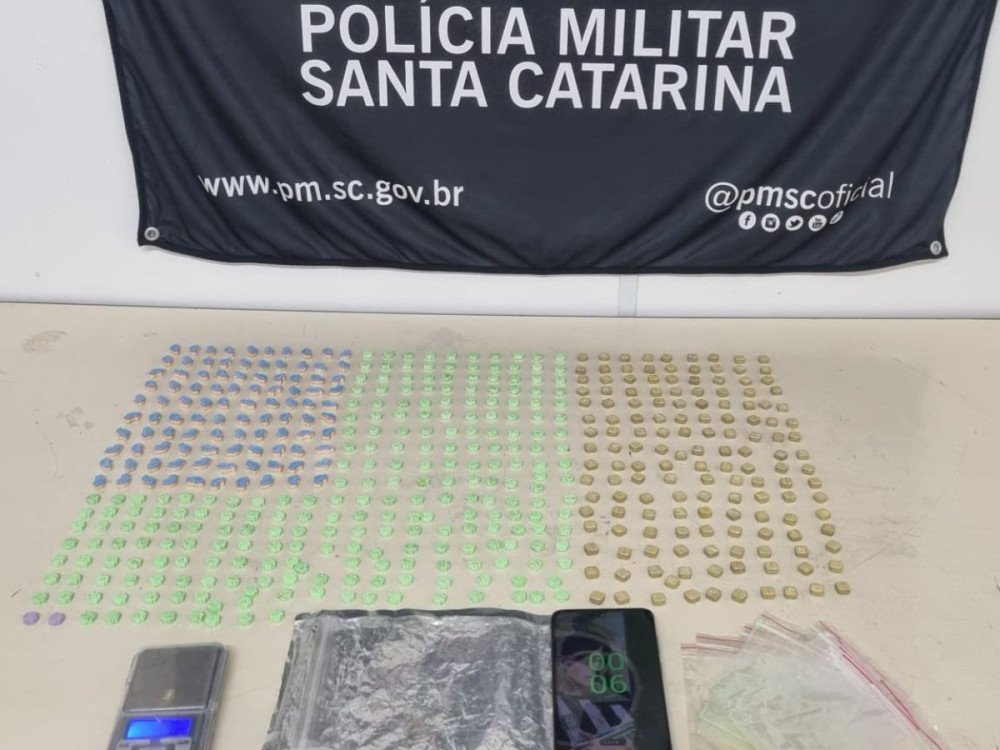 Homem é preso por tráfico de drogas no bairro Velha Grande