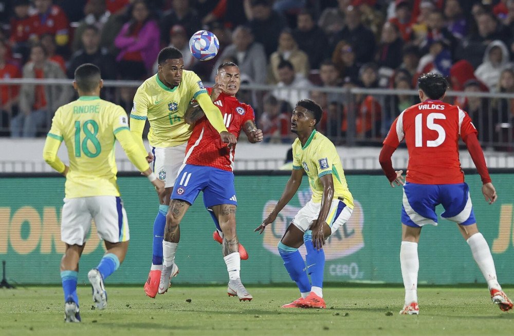 Brasil vence o Chile e sobe na classificação das Eliminatórias da Copa