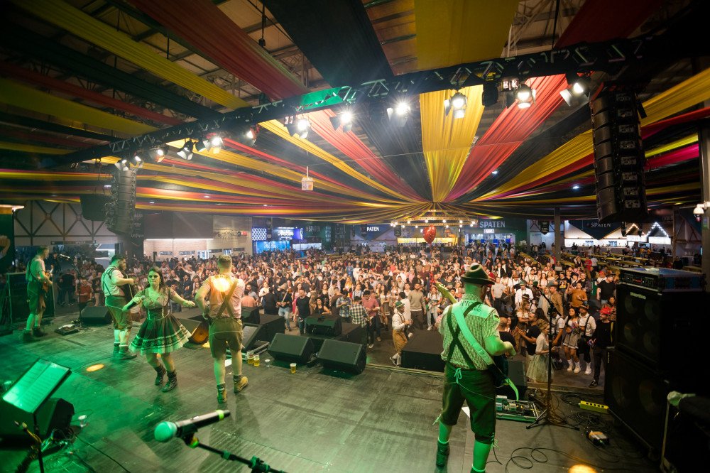 Mais de 100 mil pessoas passaram pela Oktoberfest Blumenau em quatro dias de festa