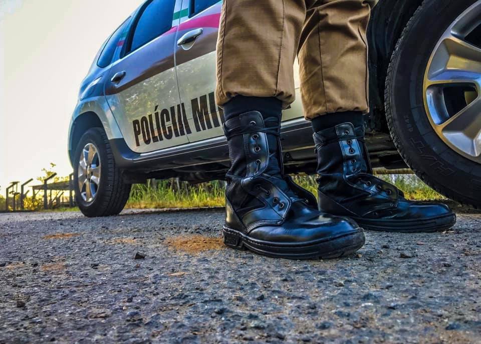 Flagrado por câmeras, ladrão tenta roubar ar-condicionado e é preso pela PM em Blumenau