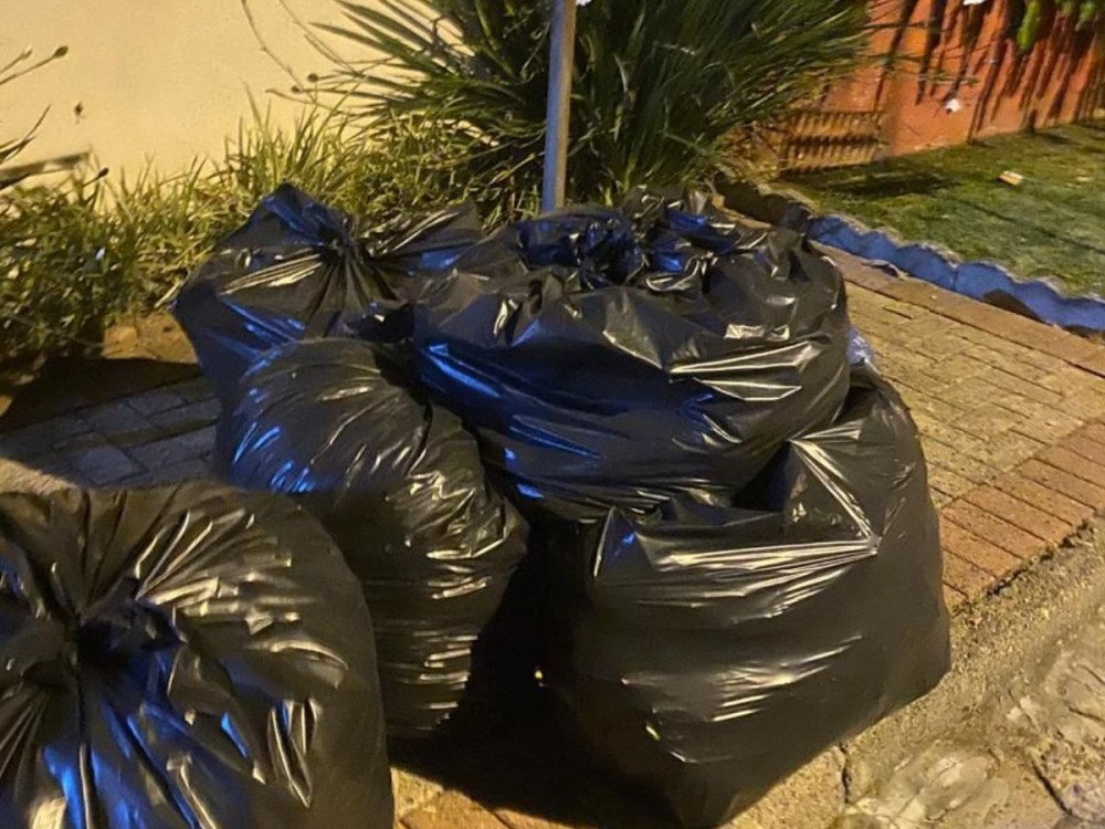 Moradores de Blumenau reclamam do atraso na coleta de lixo em loteamento