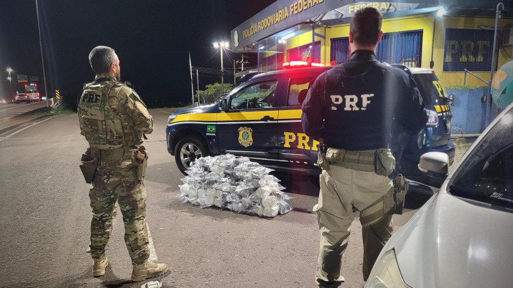 PRF apreende quase 100 kg de haxixe em SC após perseguição que começou no RS